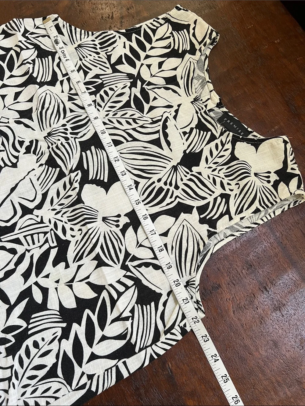 Premise sleeveless scoop